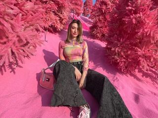 sexy cam LouveniaPranger