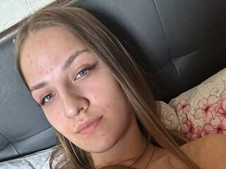 camgirl masturbating with vibrator LunaVaibe