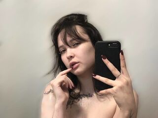 camslut fingering shaved pussy LunariaSmith