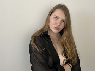 camslut fingering pussy MadalineMosman