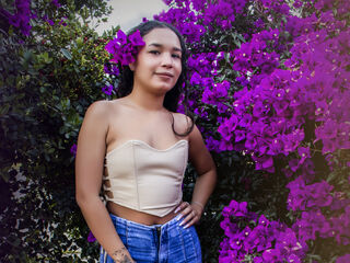 naked cam girl MailyCambell