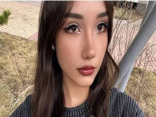 naughty cam girl fingering shaved pussy MeghanSkomo