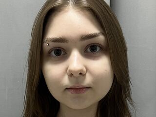 cam girl playing with dildo NataliCroft