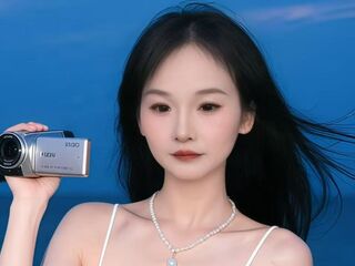 camgirl playing with sextoy NicoleMinnie