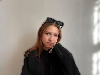 camgirl fingering shaved pussy OnaCostilla