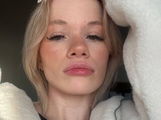 cam girl fingering RenitaKoo