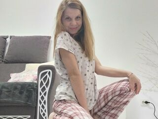 camgirl masturbating with dildo RoxyLorie