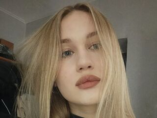naked webcam girl photo SadieTandon