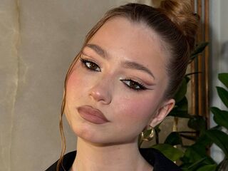 naughty camgirl masturbating with vibrator SeyolaHilgerst