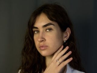 camwhore masturbating with vibrator ShelaCurren