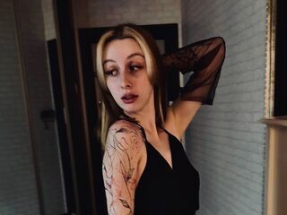 camwhore masturbating with sextoy ShoshanaManhardt