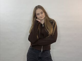 nude webcamgirl pic SigneKeatley