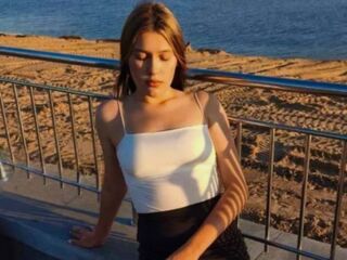 camslut showing pussy SuziBarringer